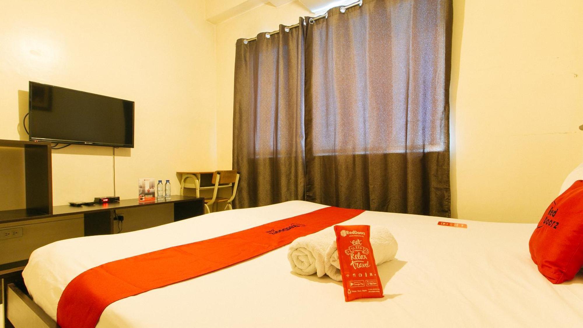 Hotel RedDoorz Plus @ E Rodriguez Corner Banawe Manila Zewnętrze zdjęcie