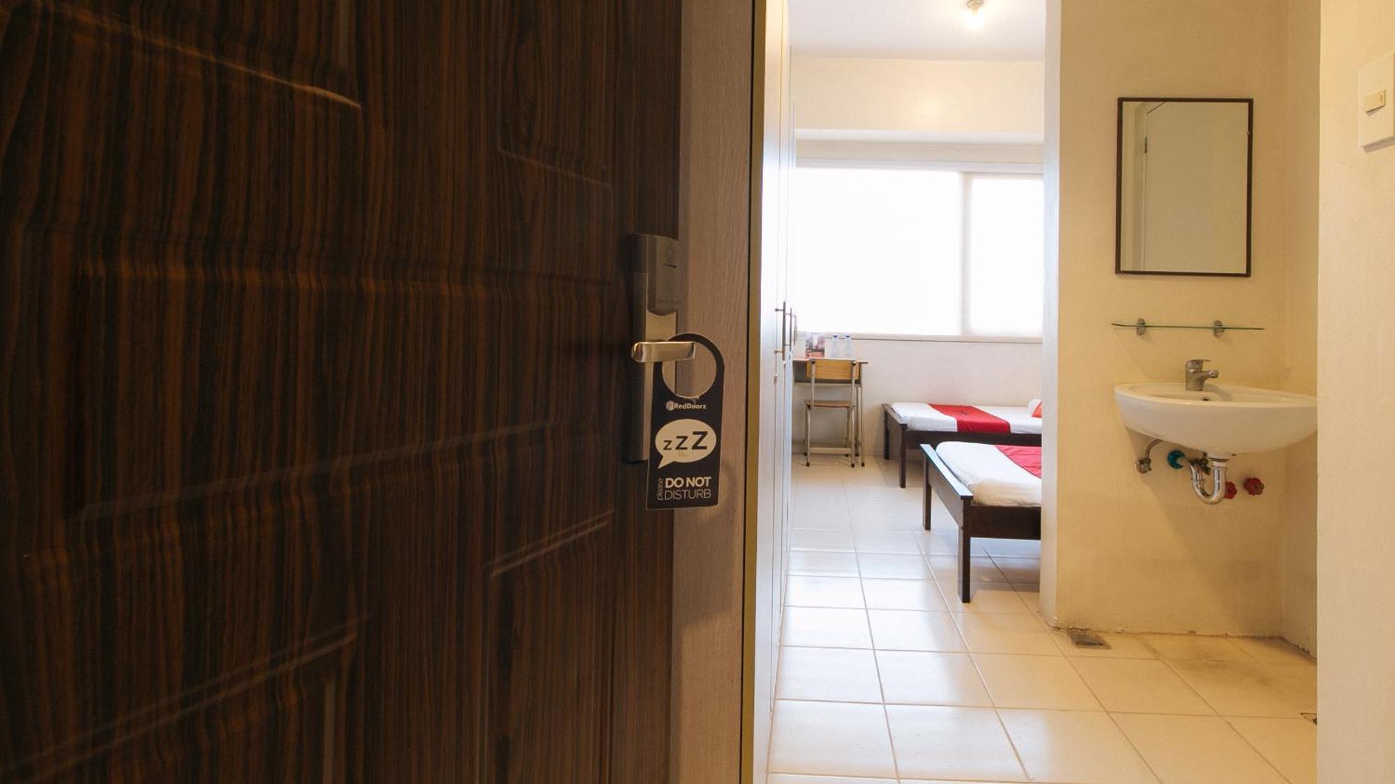 RedDoorz Plus @ E Rodriguez Corner Banawe Quezon City Zewnętrze zdjęcie